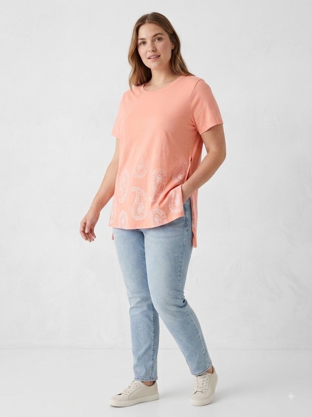 Peach Paisley Short-Sleeve Comfy Tee with Side Slits.   Size M    WS 201